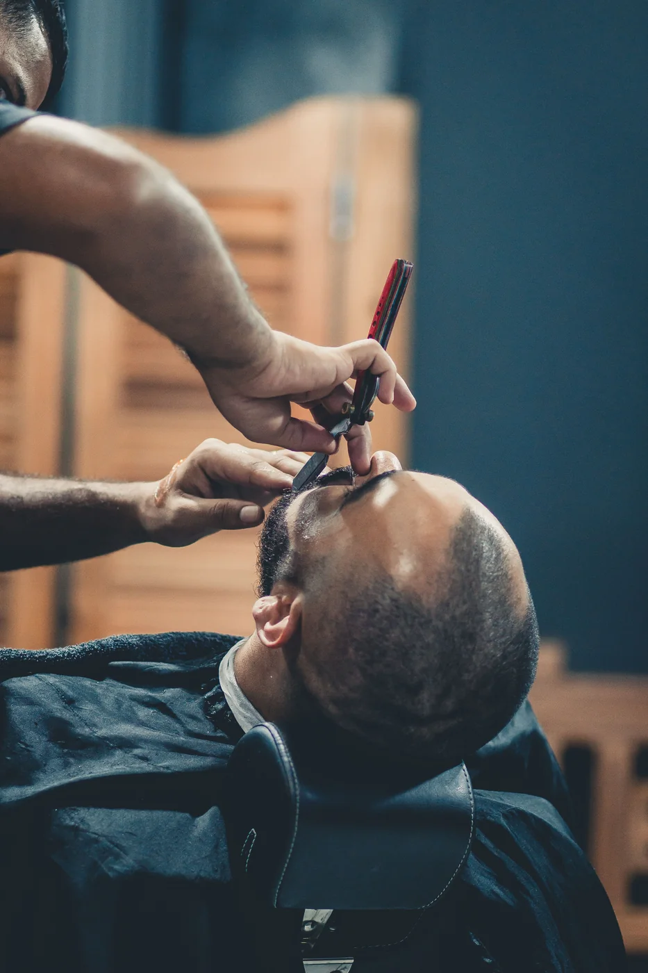 Perfilado de barba con navaja